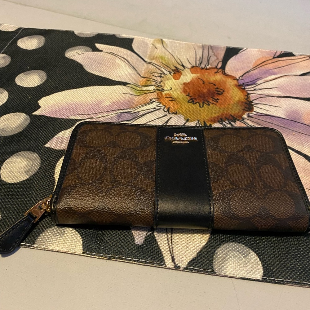 Barely used Coach Wallet
